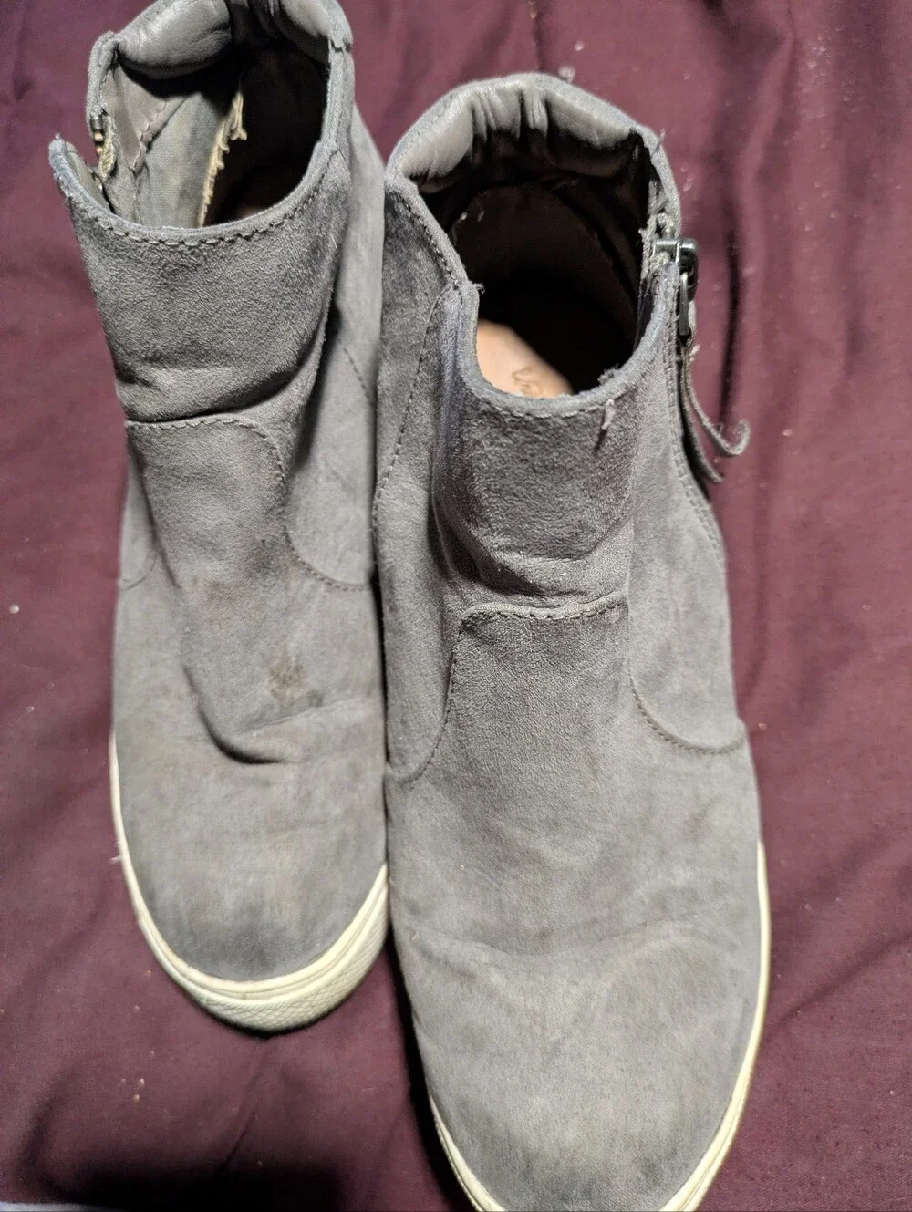 Cute & Casual Universal‎ Thread Wedge High-Tops!